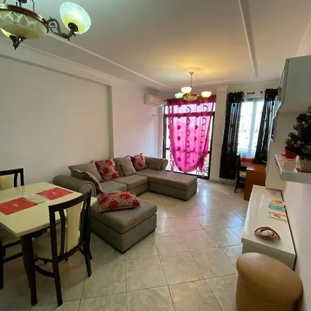 Apartment 3 Near Center *